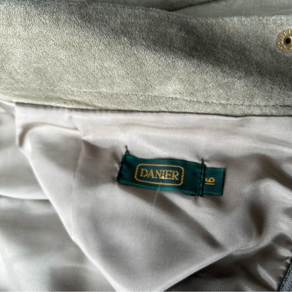 Vintage  Danier Sage Suede Leather Pleated Knee Length Skirt Made in Canada - Picture 8 of 12